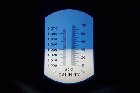 how does the refractometer function to find salinity|salinity refractometer reading explanation.